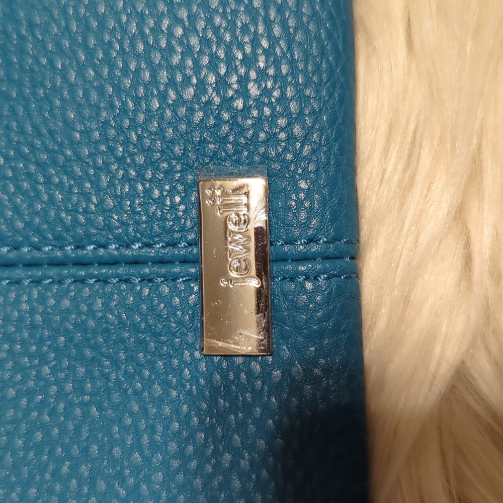 Brand New thirty-one blue Jewell wristlet - Picture 2 of 6